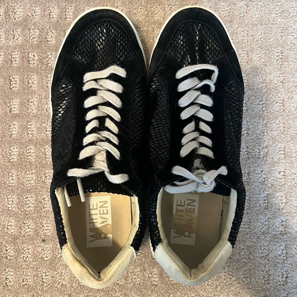 Sneakers, Size 7
